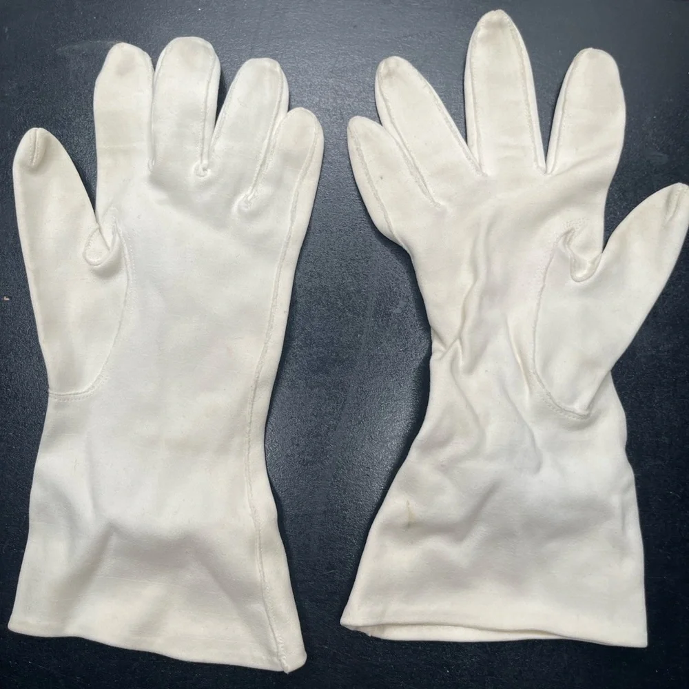 💕Bundle 3 for $20 Vintage Women’s White Formal Gloves